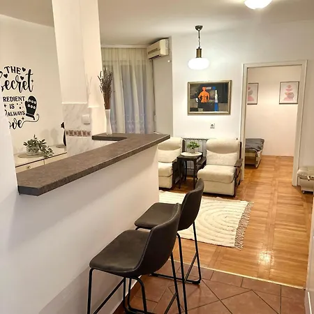 Centar Novi Sad-free Parking Apartment *